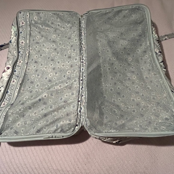 VERA BRADLEY Performance Twill Lay-Flat Duffel - Picture 5 of 6